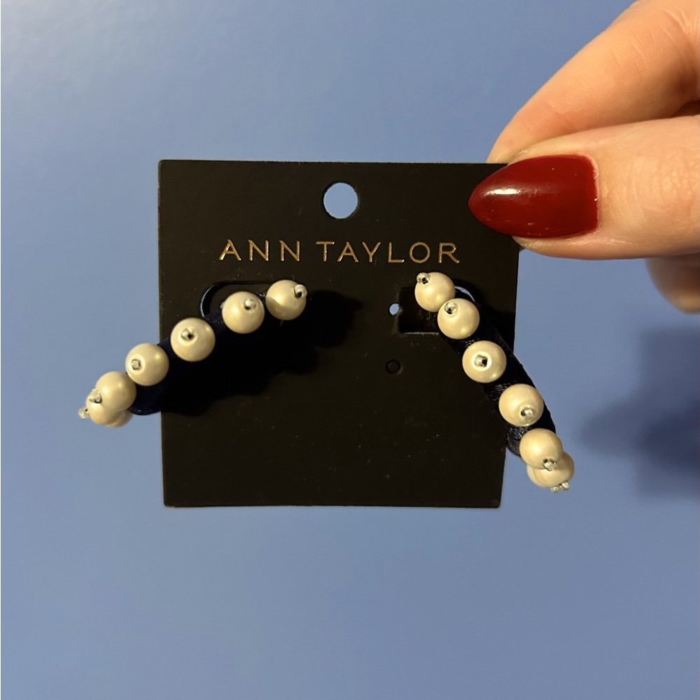 Ann Taylor Pearl Hoop Earrings in Navy Blue 💙